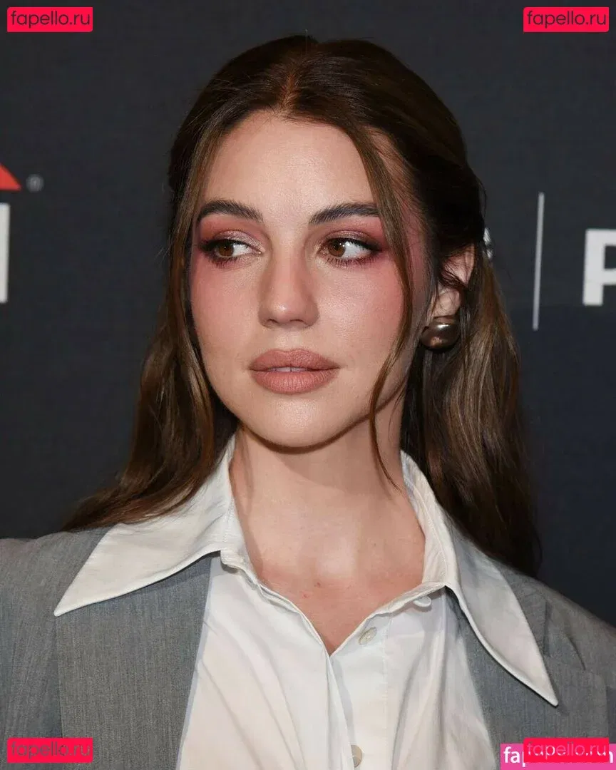Adelaide Kane Onlyfans Photo Gallery 