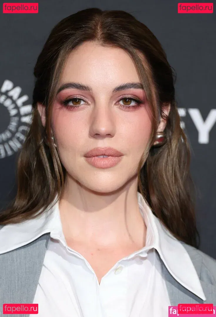 Adelaide Kane Onlyfans Photo Gallery 