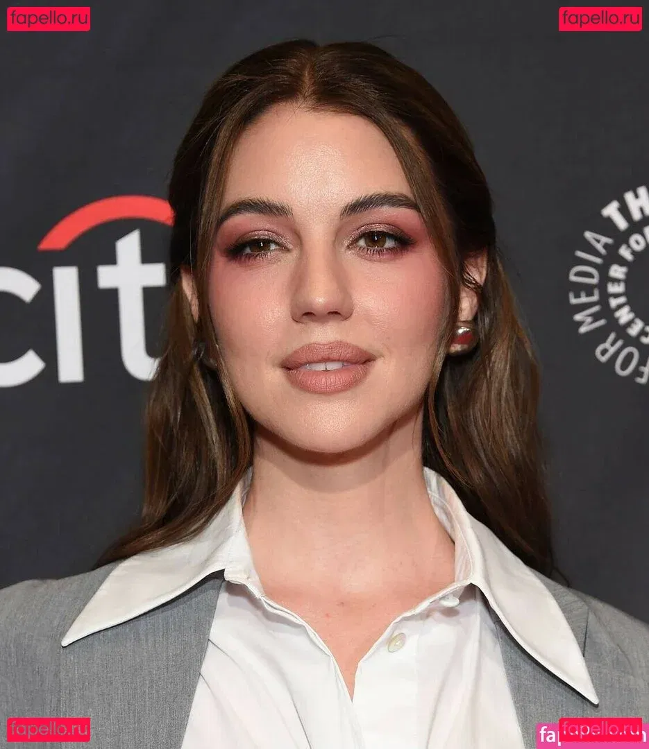 Adelaide Kane Onlyfans Photo Gallery 