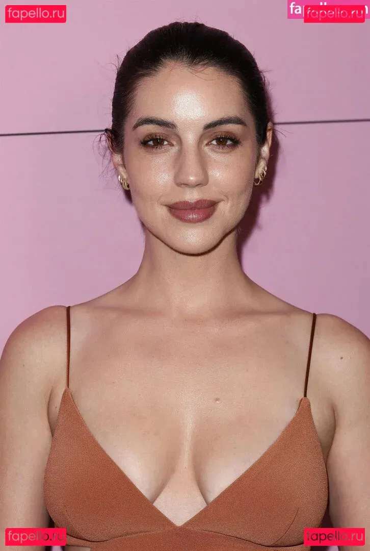 Adelaide Kane Onlyfans Photo Gallery 