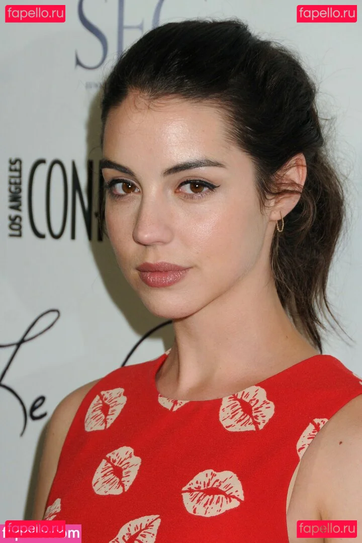 Adelaide Kane Onlyfans Photo Gallery 