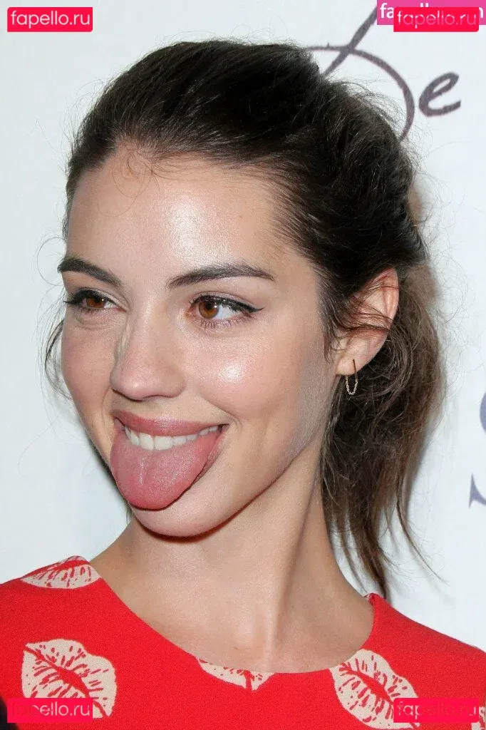 Adelaide Kane Onlyfans Photo Gallery 