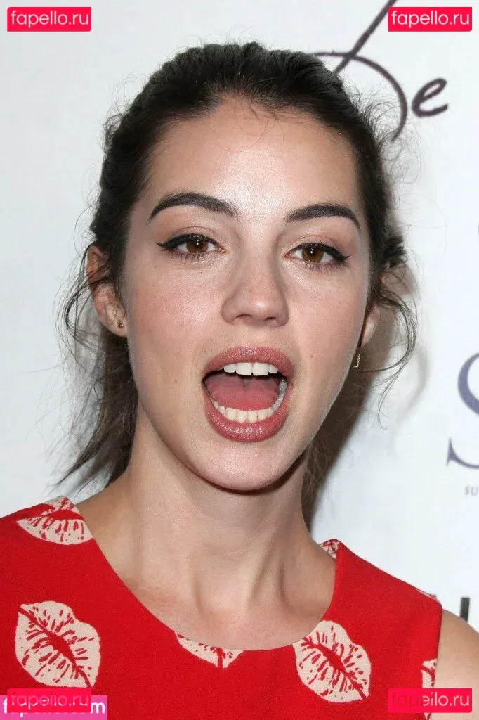 Adelaide Kane Onlyfans Photo Gallery 