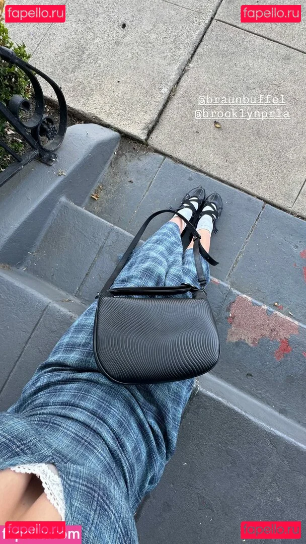 Adelaide Kane Onlyfans Photo Gallery 