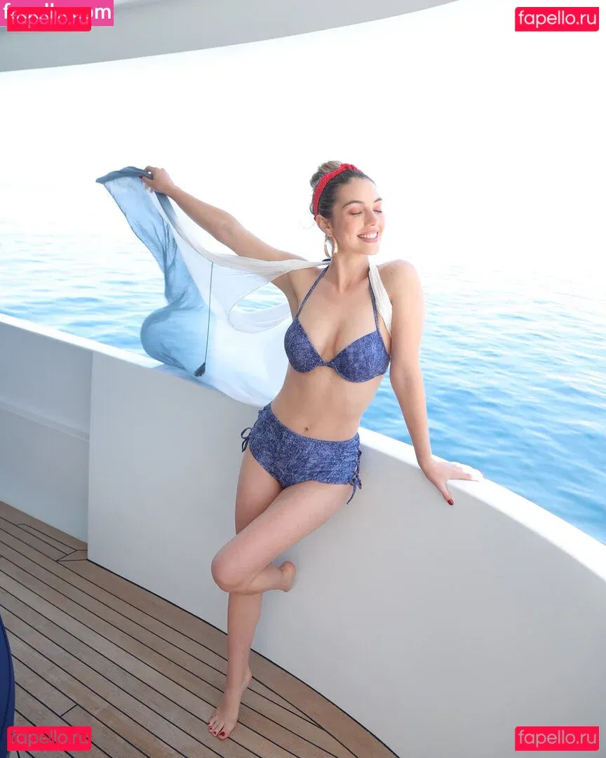 Adelaide Kane Onlyfans Photo Gallery 