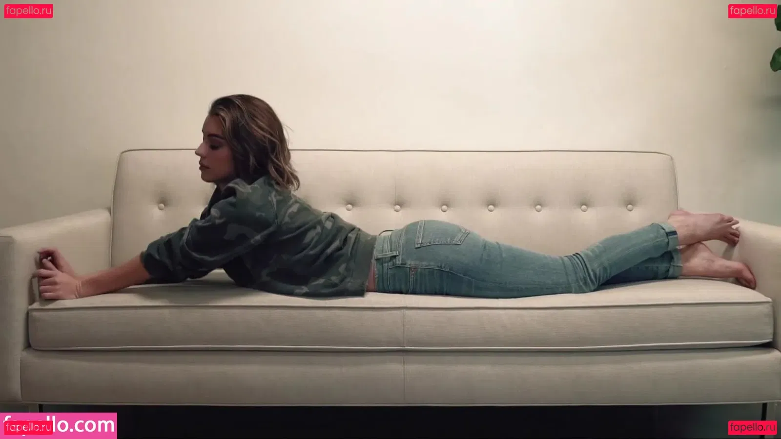 Adelaide Kane Onlyfans Photo Gallery 