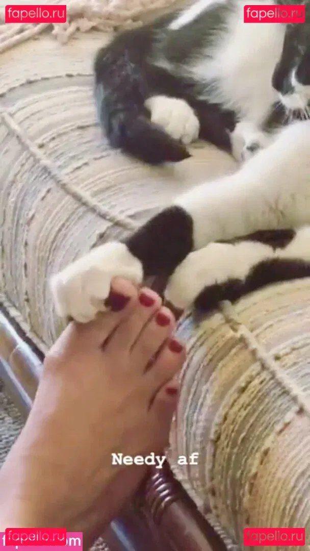 Adelaide Kane Onlyfans Photo Gallery 