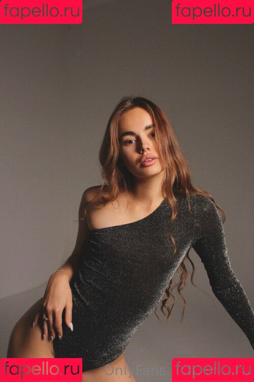 minilia Onlyfans Photo Gallery 