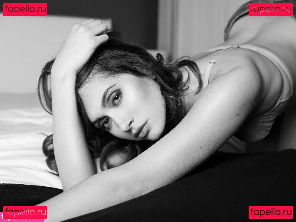 Lysandre NADEAU Onlyfans Photo Gallery 