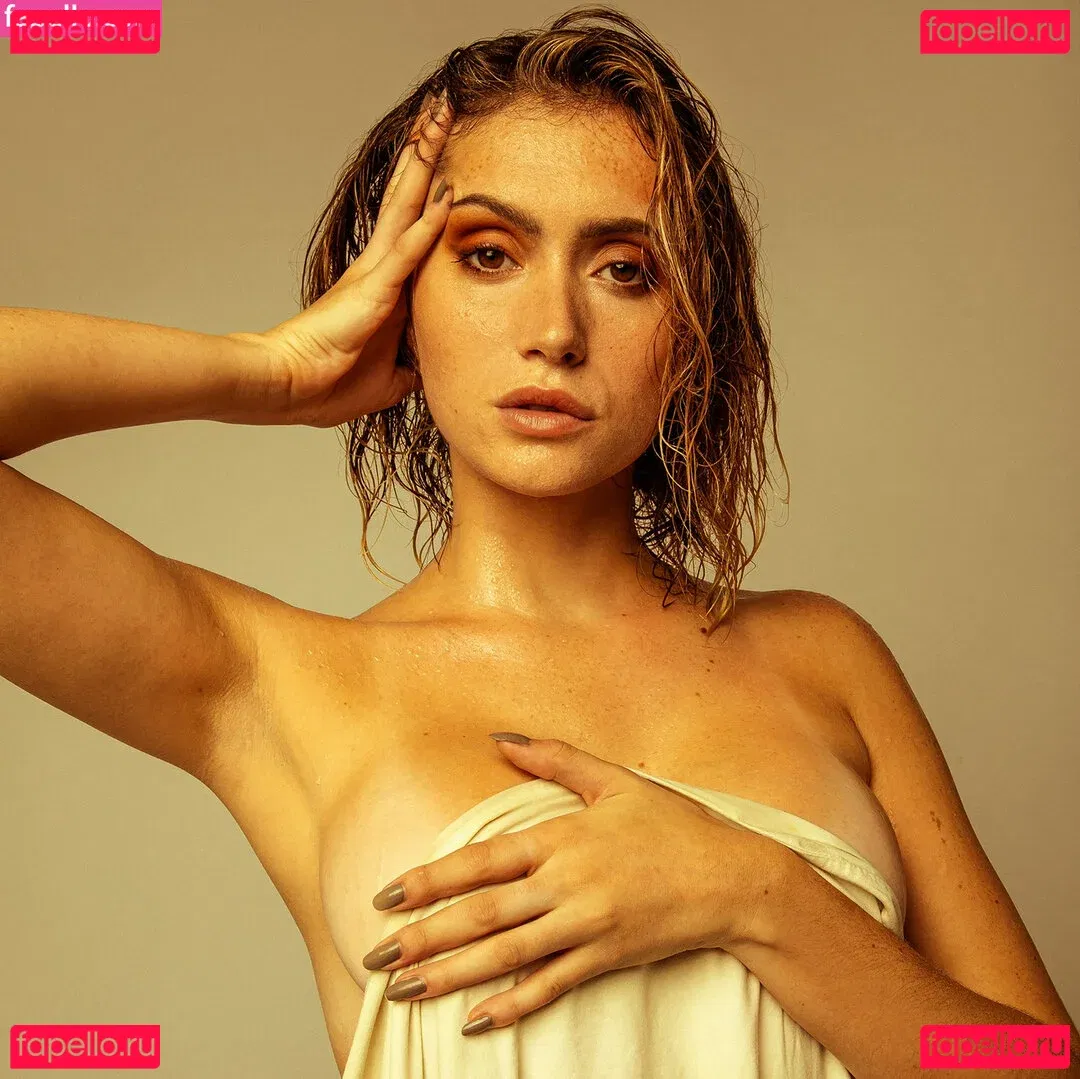 Lysandre NADEAU Onlyfans Photo Gallery 