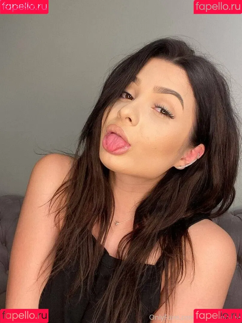 kimchopra Onlyfans Photo Gallery 