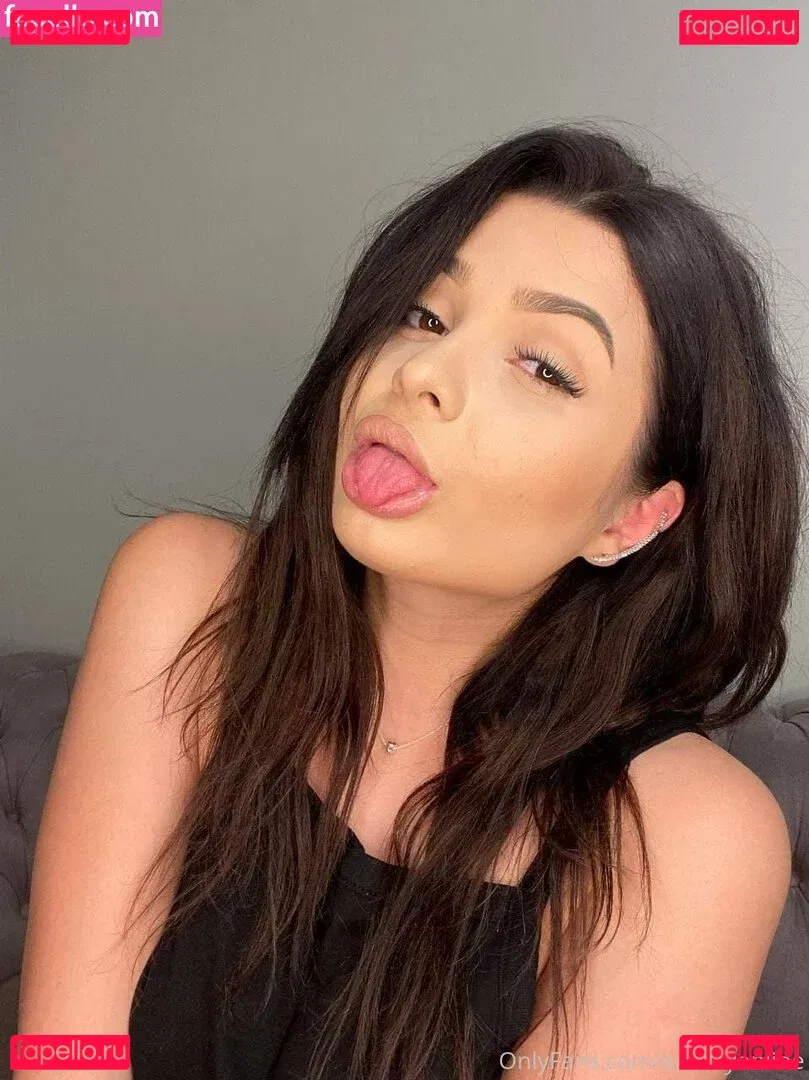 kimchopra Onlyfans Photo Gallery 