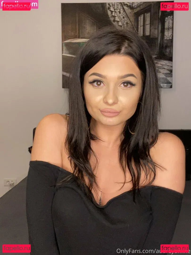 kimchopra Onlyfans Photo Gallery 