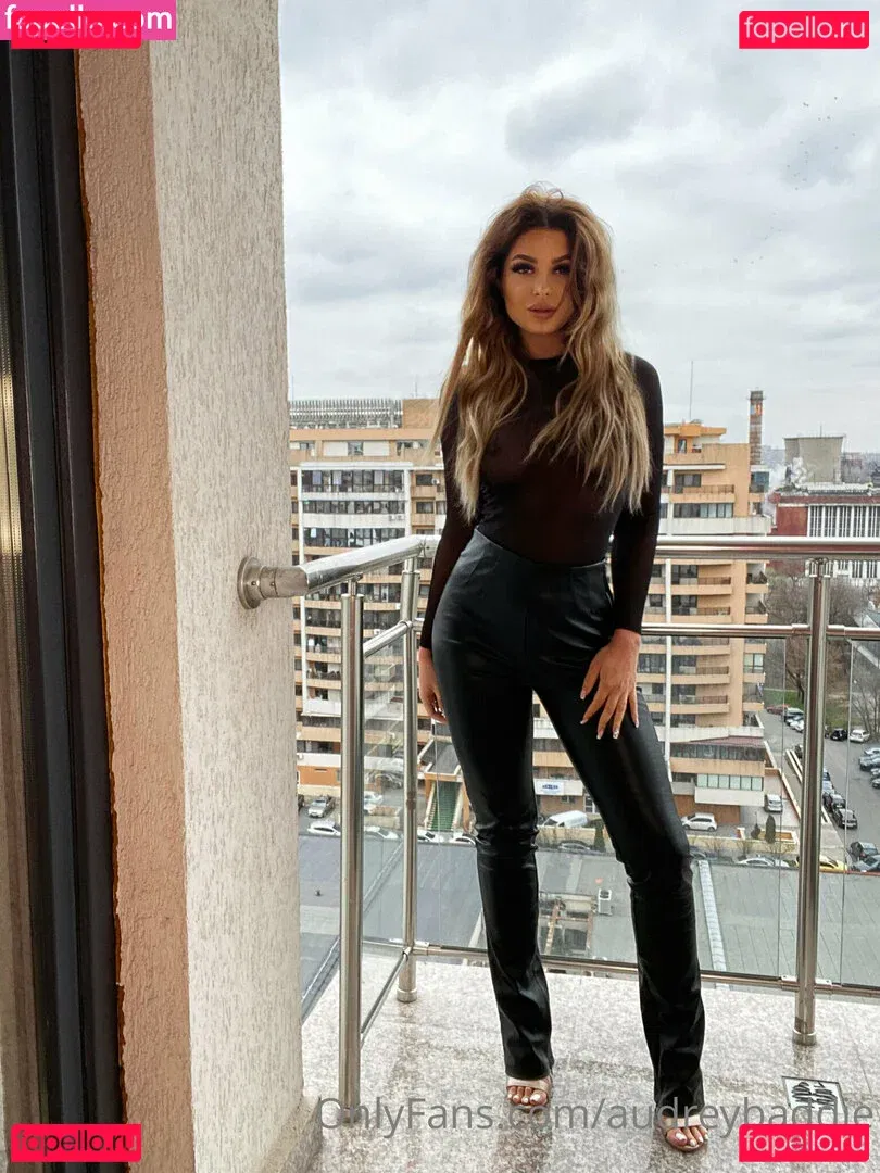 kimchopra Onlyfans Photo Gallery 