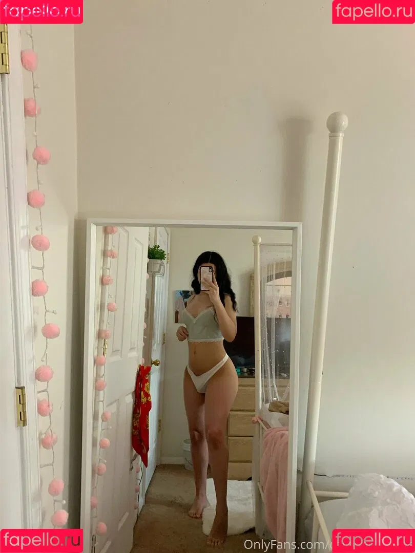 carolinebabiee Onlyfans Photo Gallery 