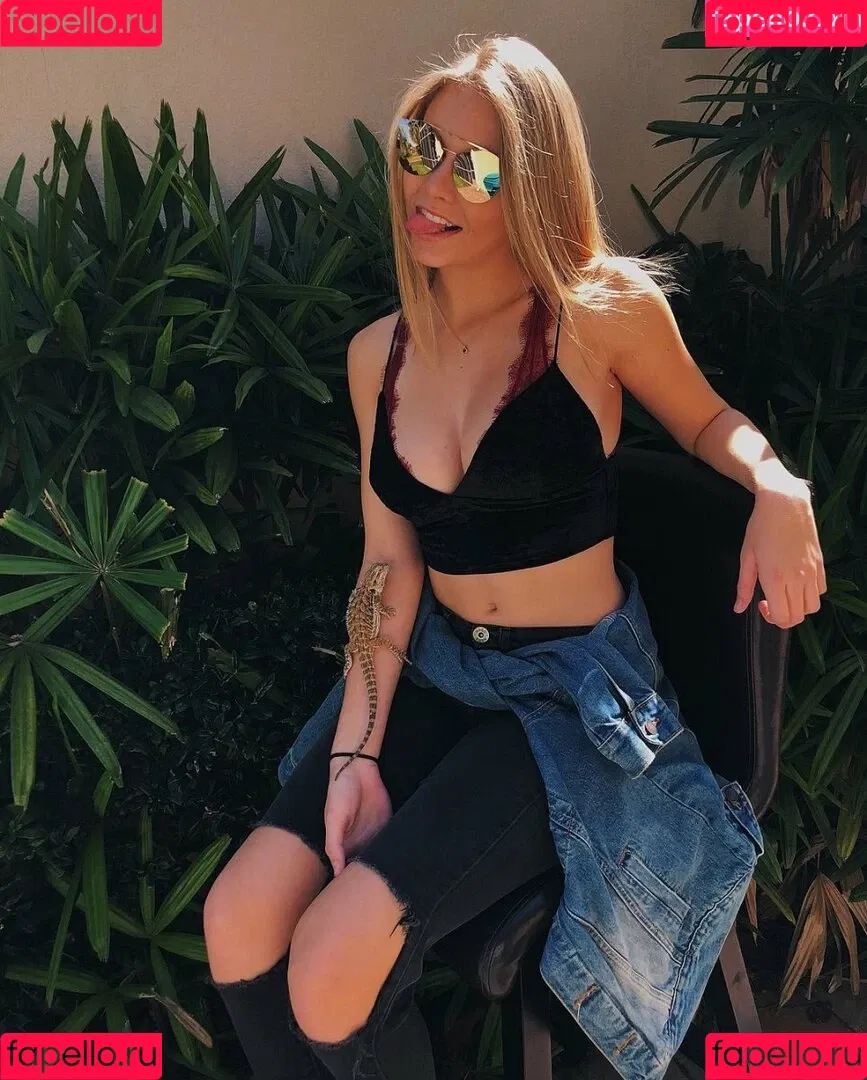 Lydia N Onlyfans Photo Gallery 