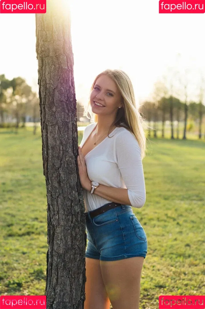 Lydia N Onlyfans Photo Gallery 