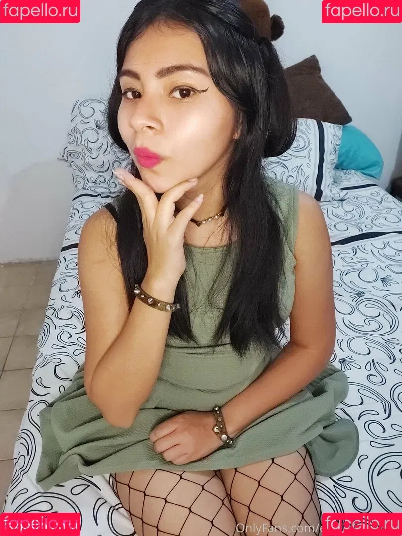 emilipetitefree Onlyfans Photo Gallery 