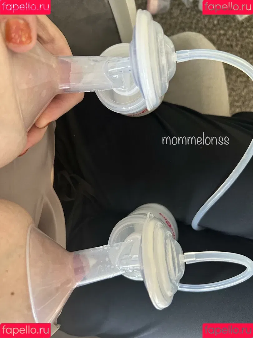 mommelonss Onlyfans Photo Gallery 
