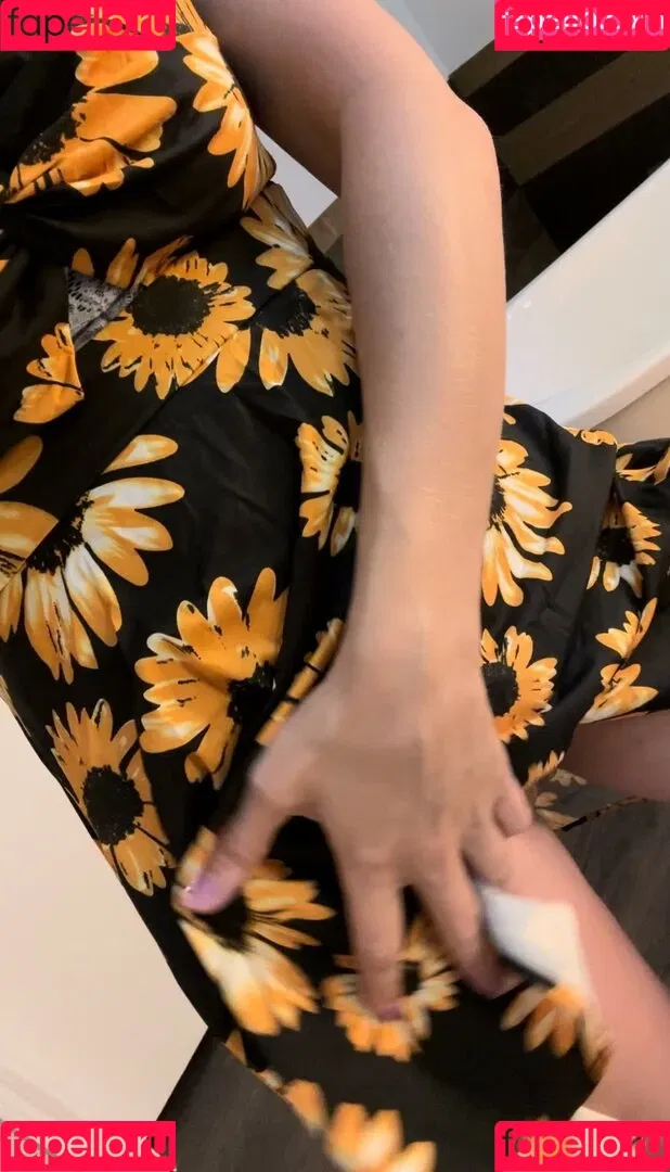 mommelonss Onlyfans Photo Gallery 