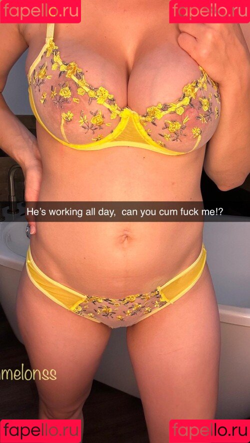 mommelonss Onlyfans Photo Gallery 