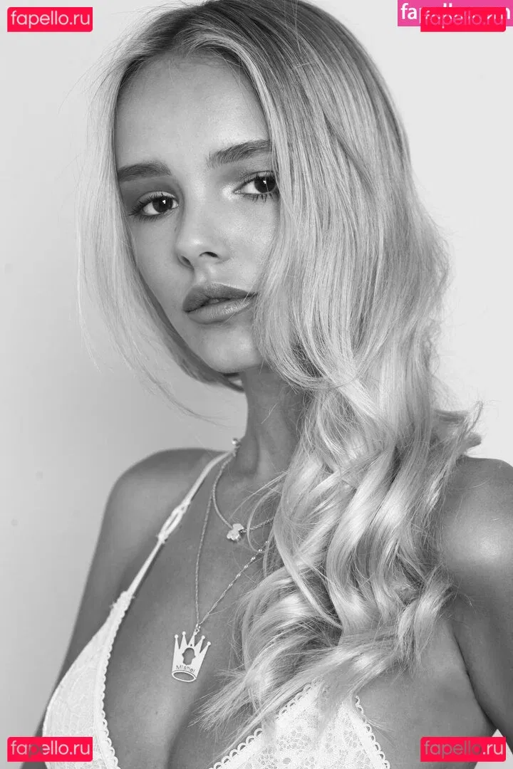 Mishel Zabelman Onlyfans Photo Gallery 