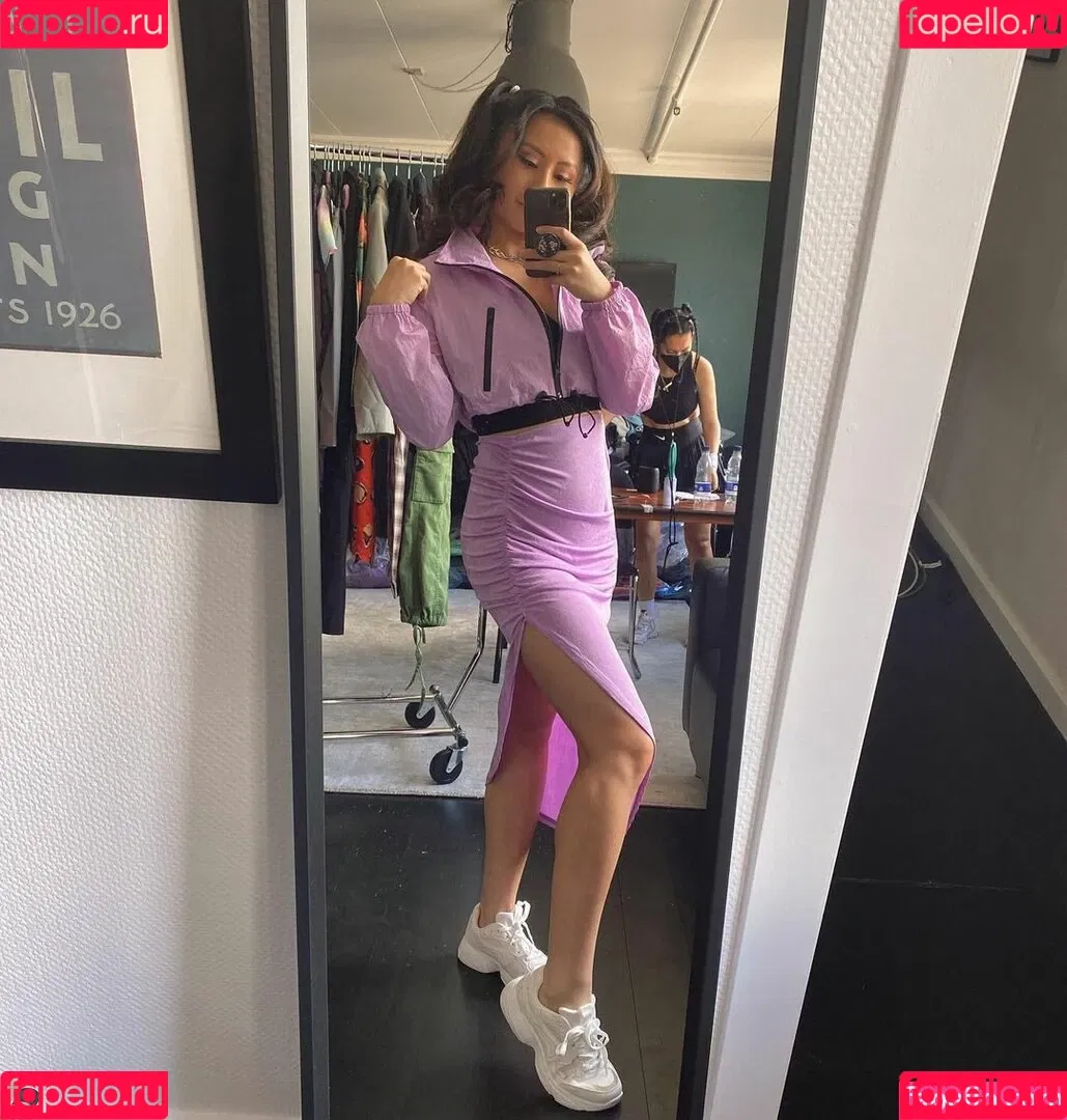 Yinsu Collins Onlyfans Photo Gallery 