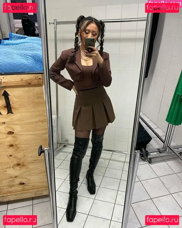 Yinsu Collins Onlyfans Photo Gallery 