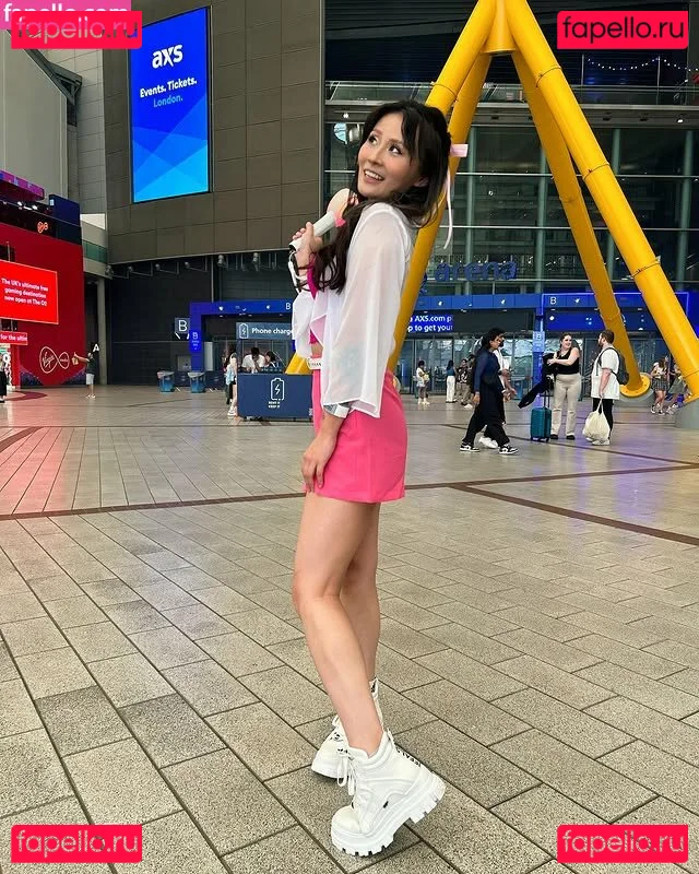 Yinsu Collins Onlyfans Photo Gallery 