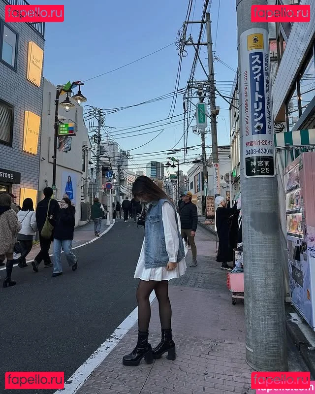 Yinsu Collins Onlyfans Photo Gallery 