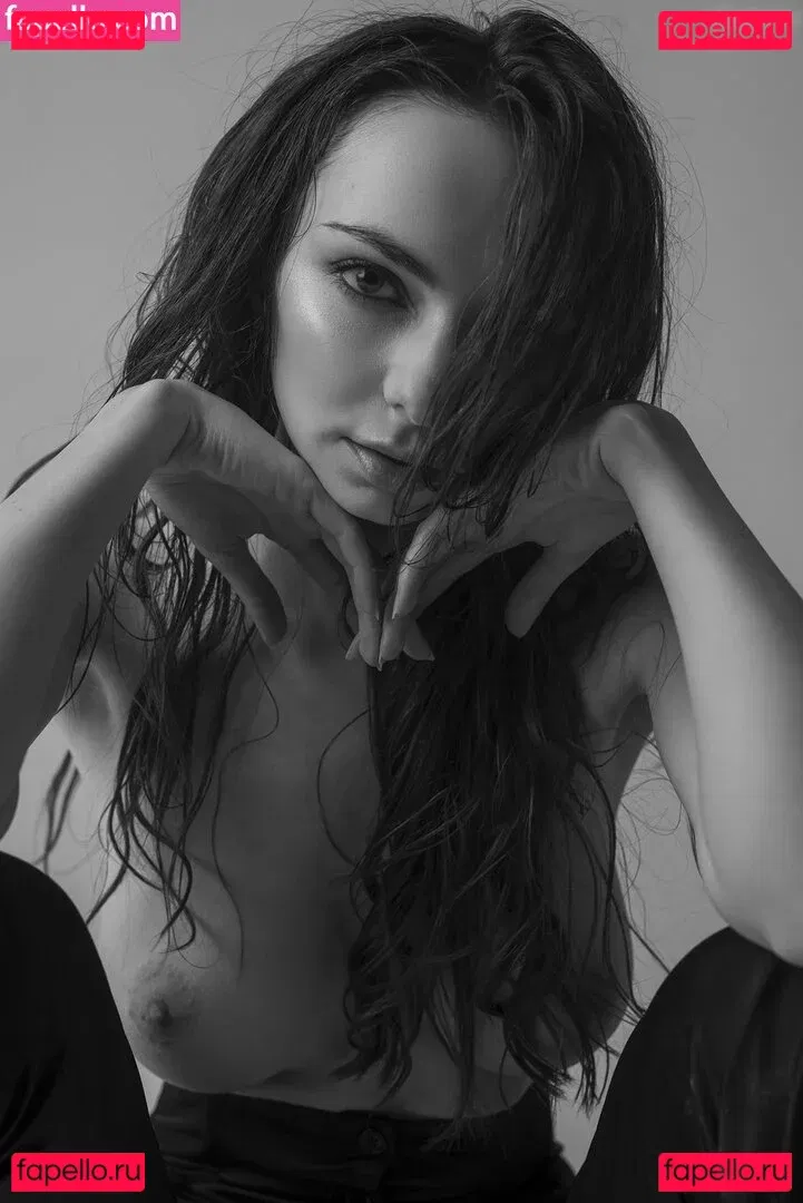 Murasaki Onlyfans Photo Gallery 