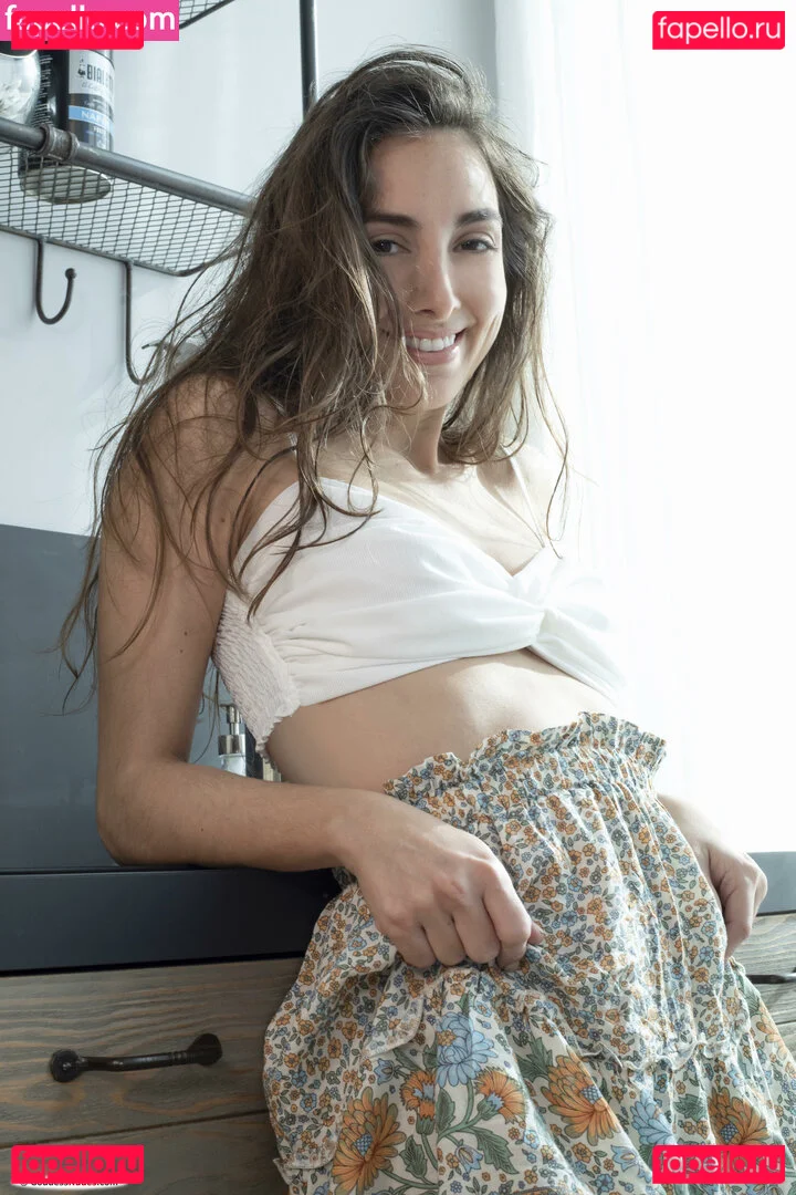 AnaBloom Onlyfans Photo Gallery 