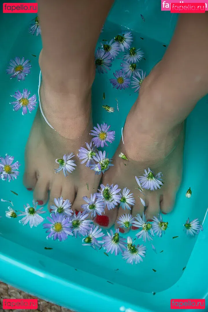 AnaBloom Onlyfans Photo Gallery 