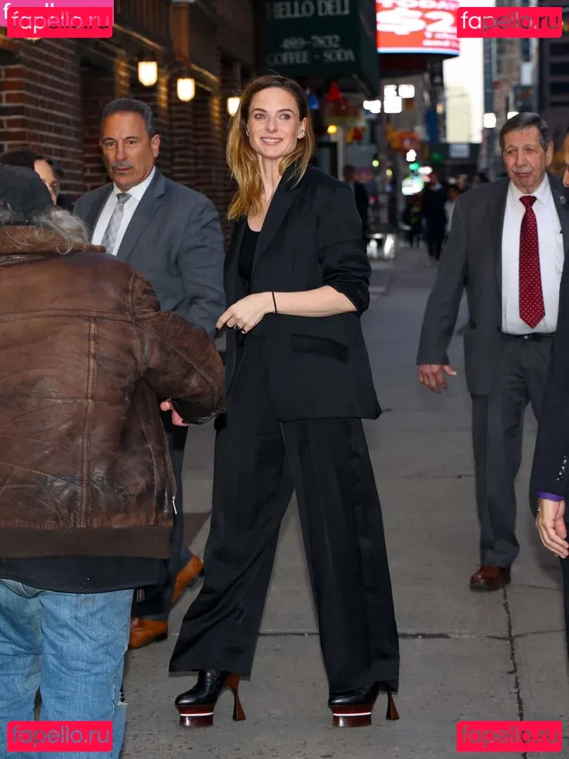 Rebecca Ferguson Onlyfans Photo Gallery 