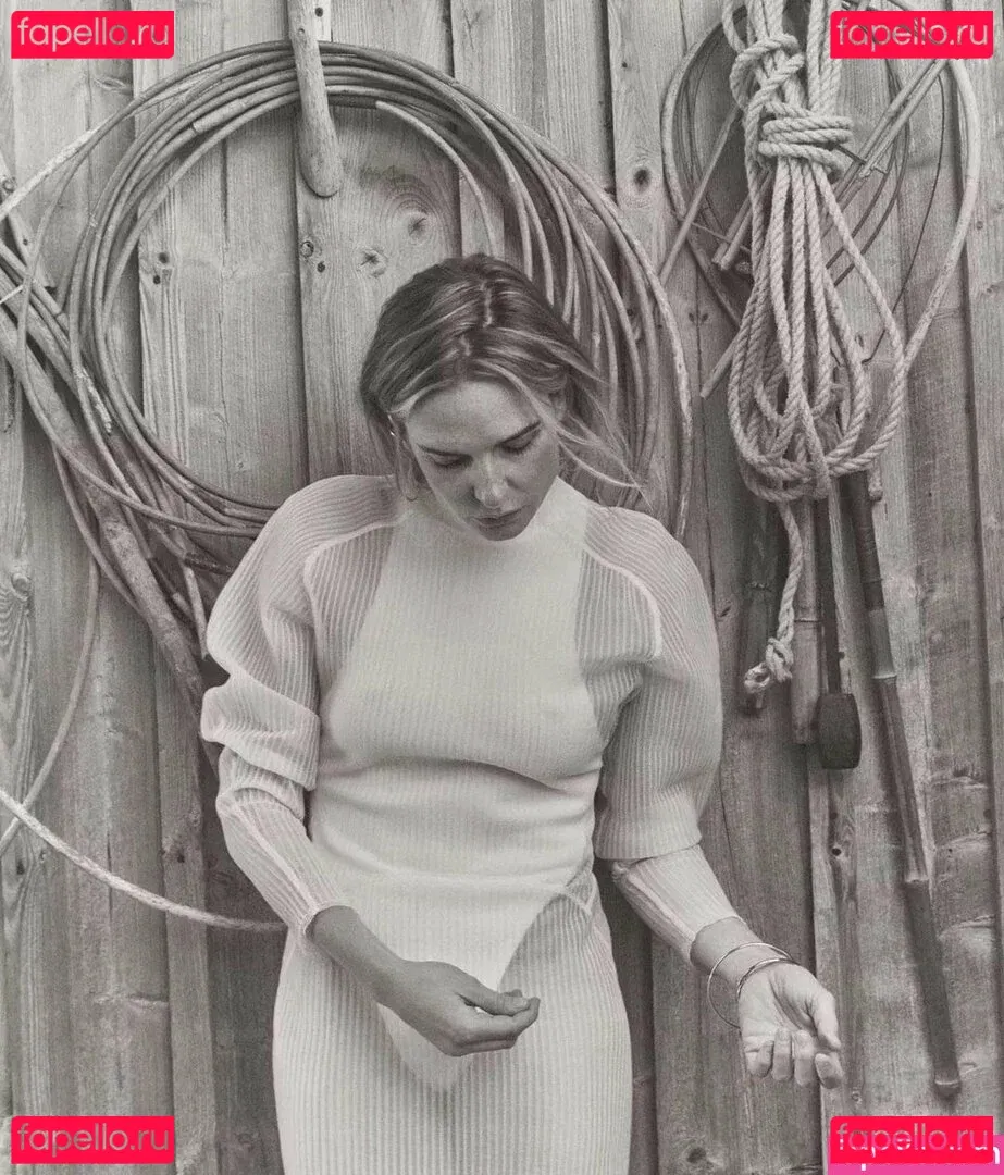 Rebecca Ferguson Onlyfans Photo Gallery 