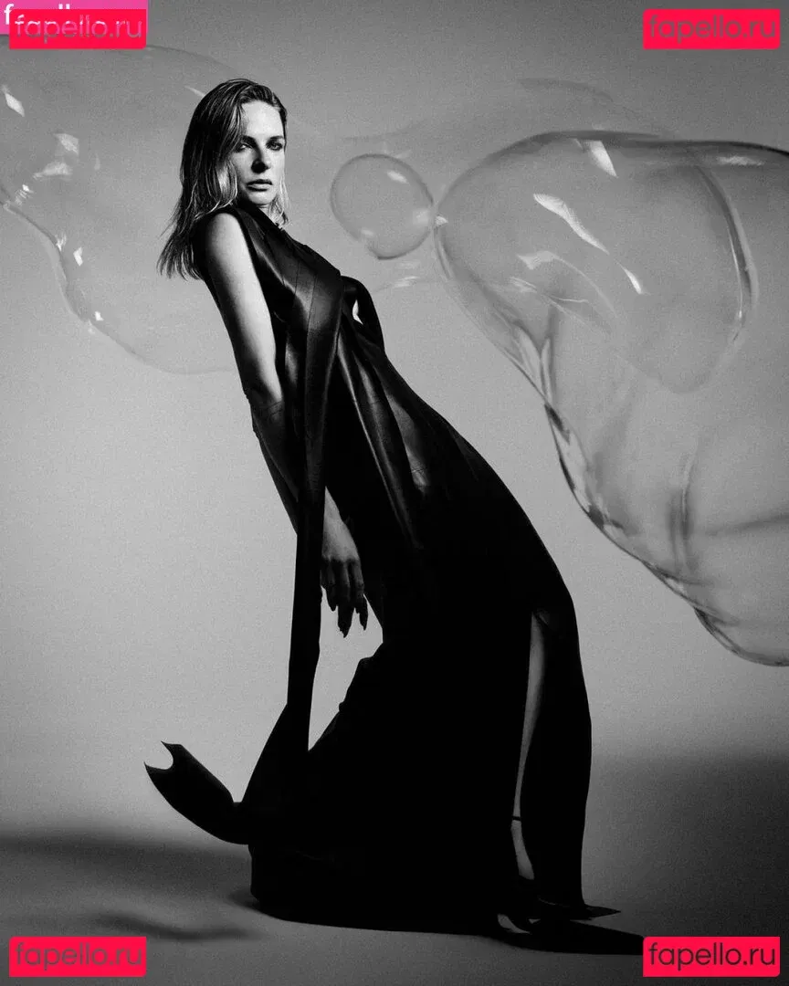 Rebecca Ferguson Onlyfans Photo Gallery 