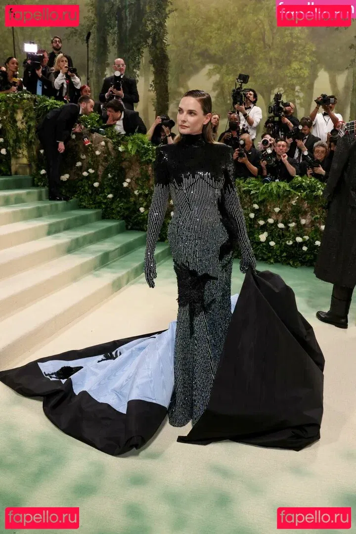 Rebecca Ferguson Onlyfans Photo Gallery 