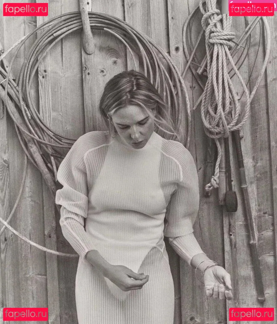 Rebecca Ferguson Onlyfans Photo Gallery 