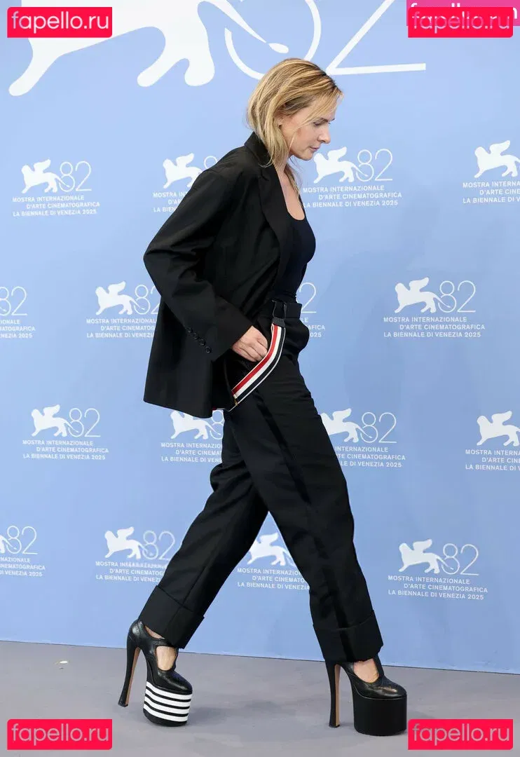 Rebecca Ferguson Onlyfans Photo Gallery 