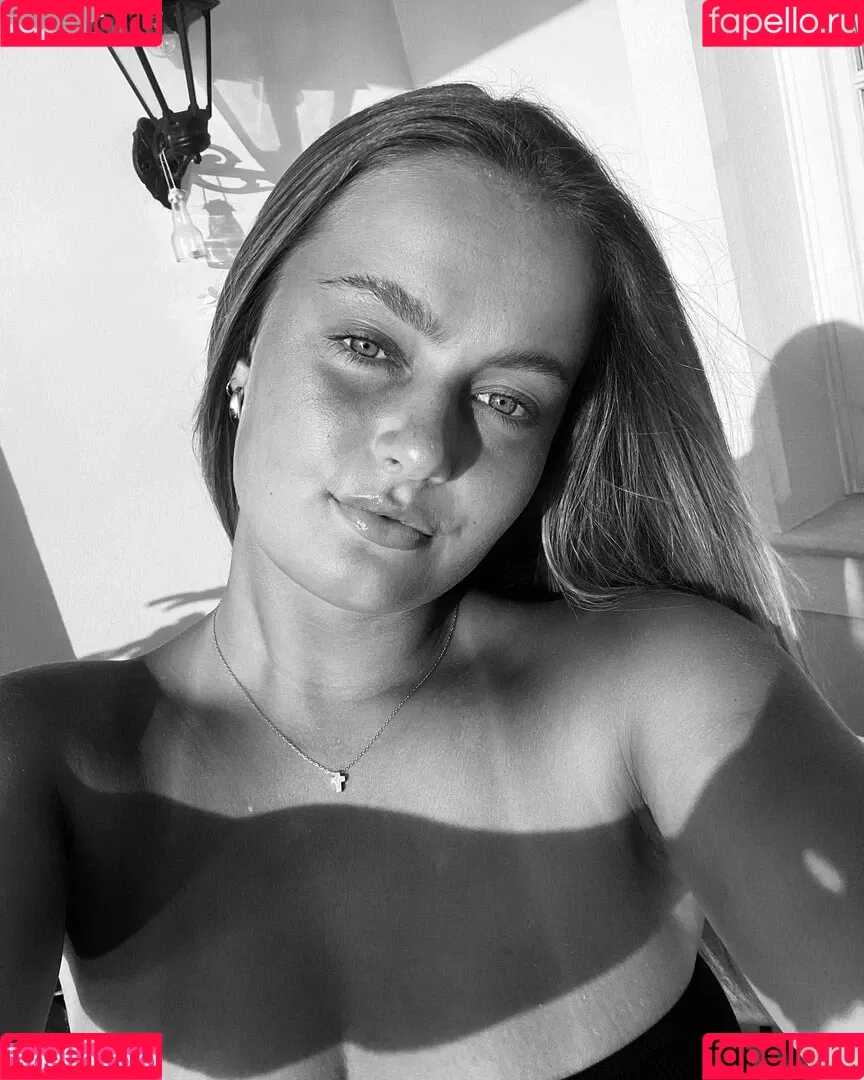 Leah Booth Onlyfans Photo Gallery 