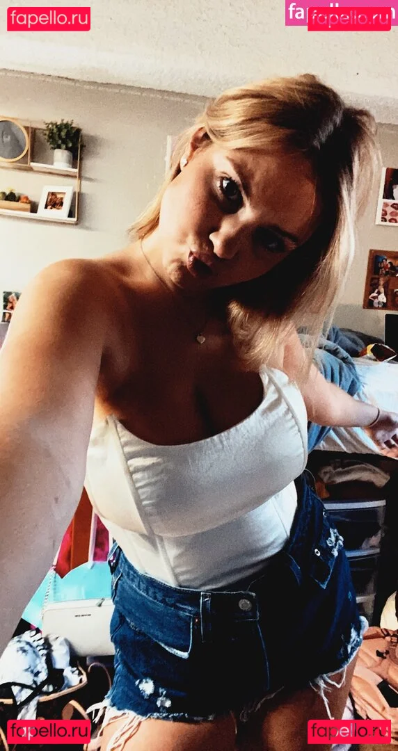 Leah Booth Onlyfans Photo Gallery 