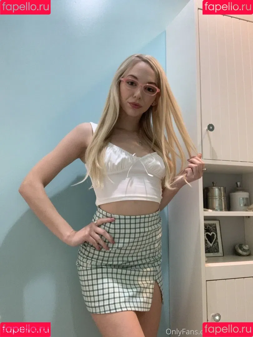 Lily Larimar Onlyfans Photo Gallery 