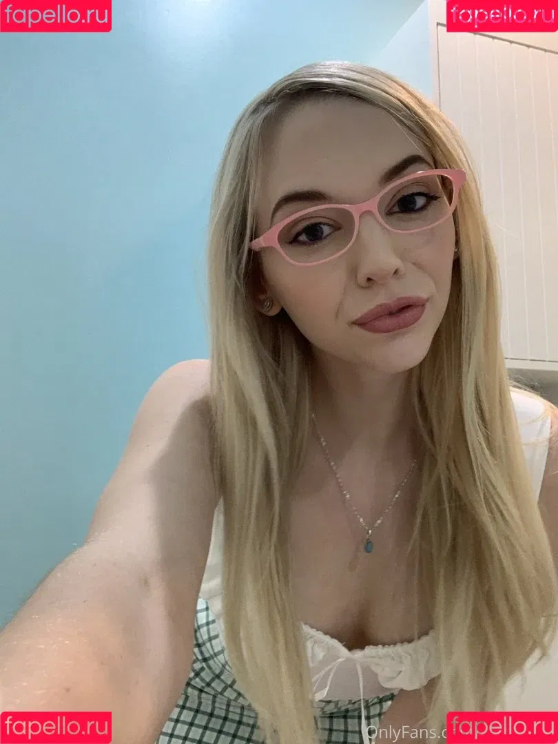 Lily Larimar Onlyfans Photo Gallery 