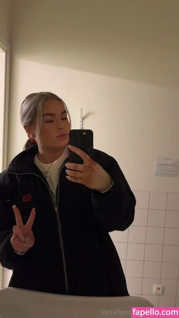 Lily Larimar Onlyfans Photo Gallery 