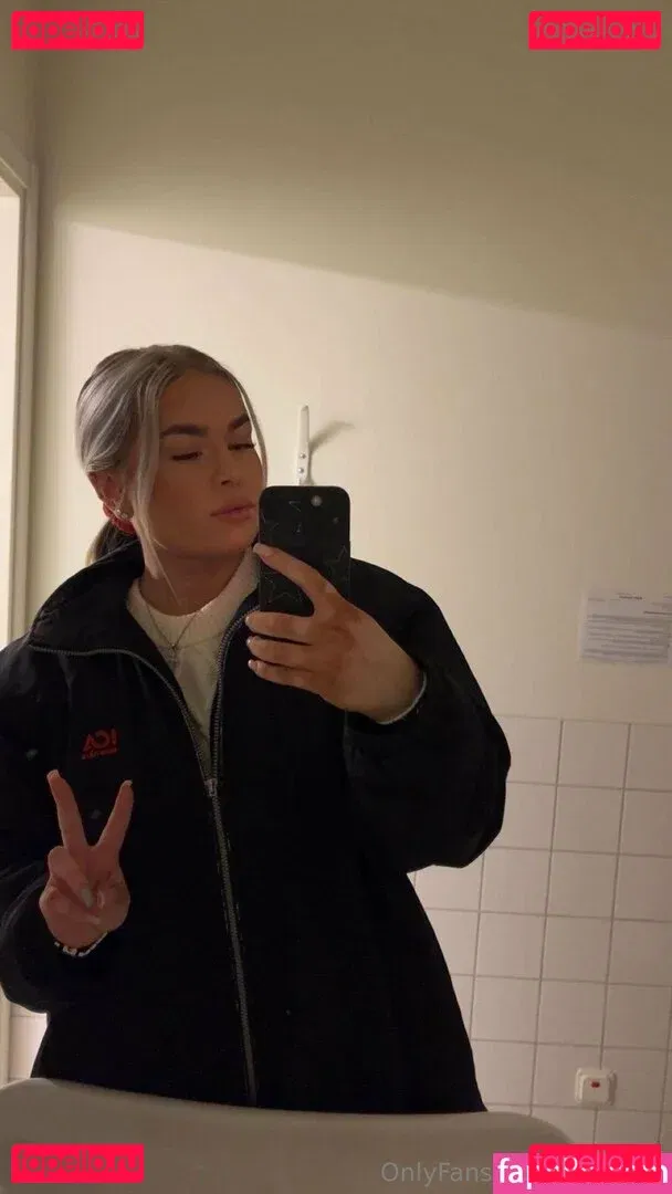 Lily Larimar Onlyfans Photo Gallery 