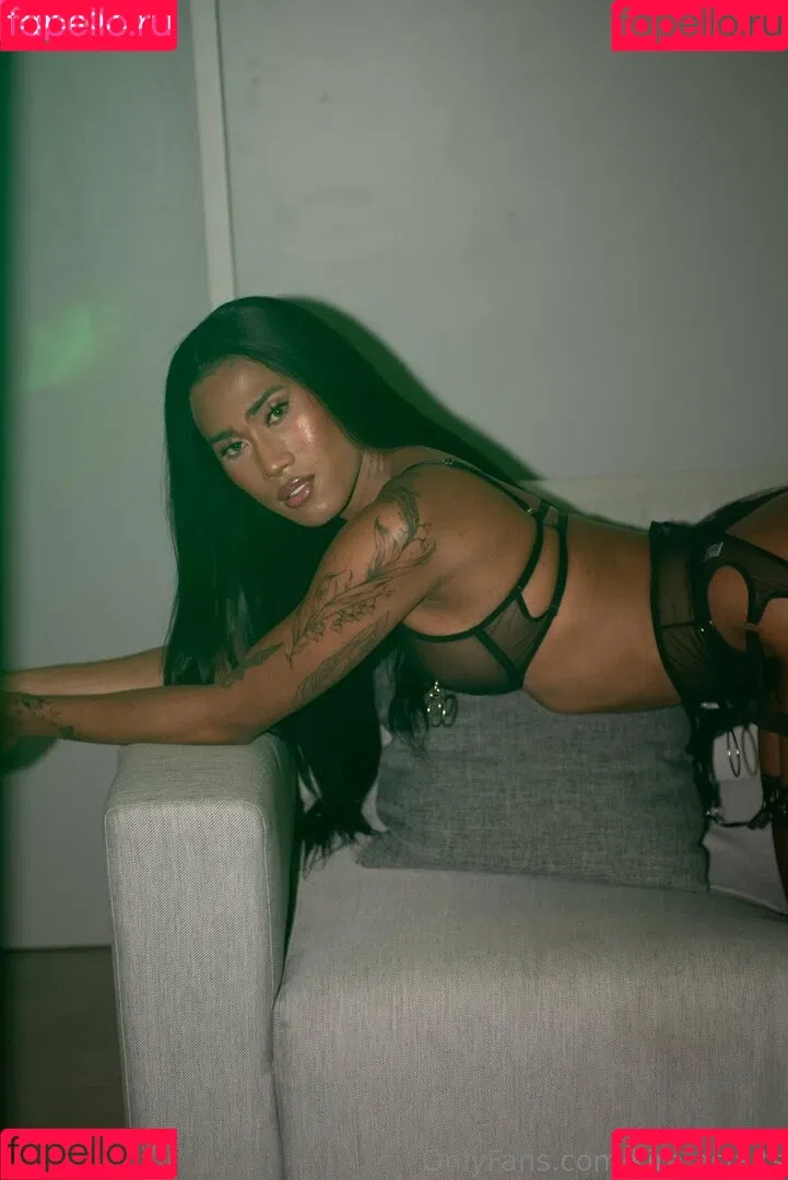 kira.asia.ts Onlyfans Photo Gallery 