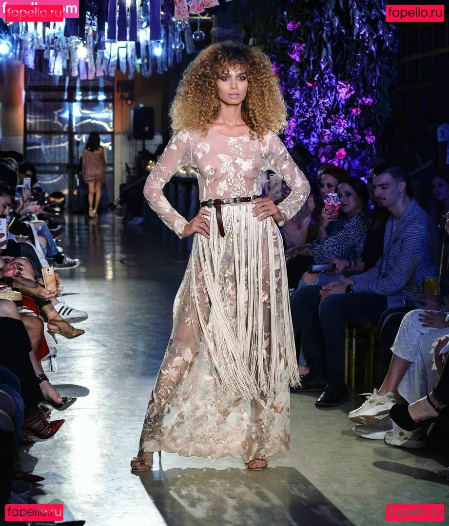 Amanda Chrishell Onlyfans Photo Gallery 