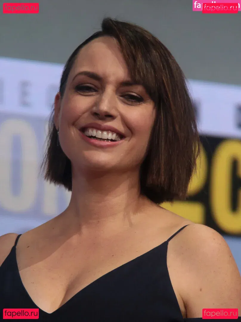 Julie Ann Emery Onlyfans Photo Gallery 