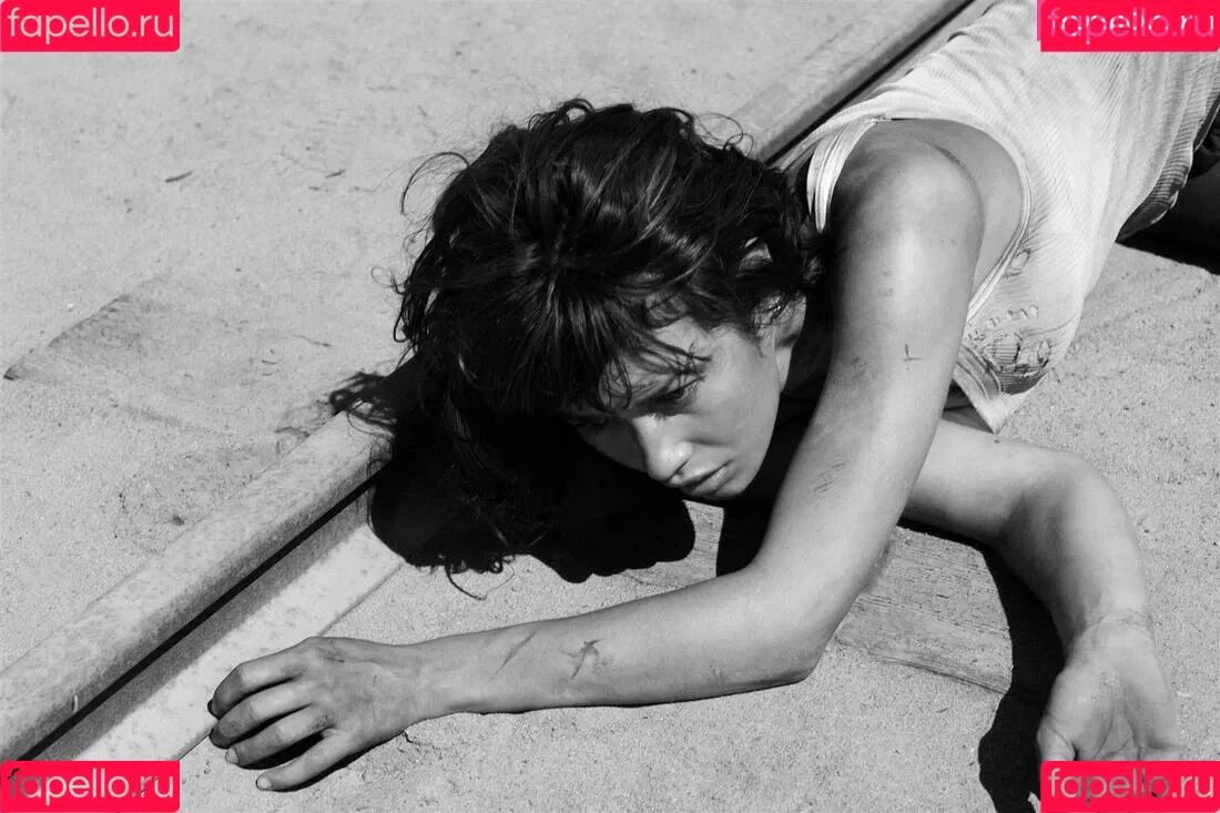 Olga Kurylenko Onlyfans Photo Gallery 
