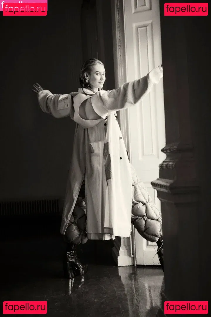 Olga Kurylenko Onlyfans Photo Gallery 